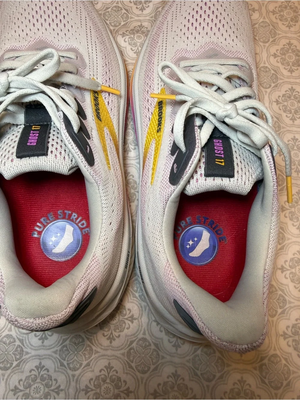 Brooks Ghost 17 Running Shoe - Women's 1204312A070 Narrow(2A) Size 9